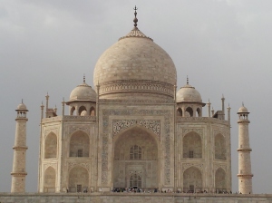 Image of the Taj Mahal against cloudy skies